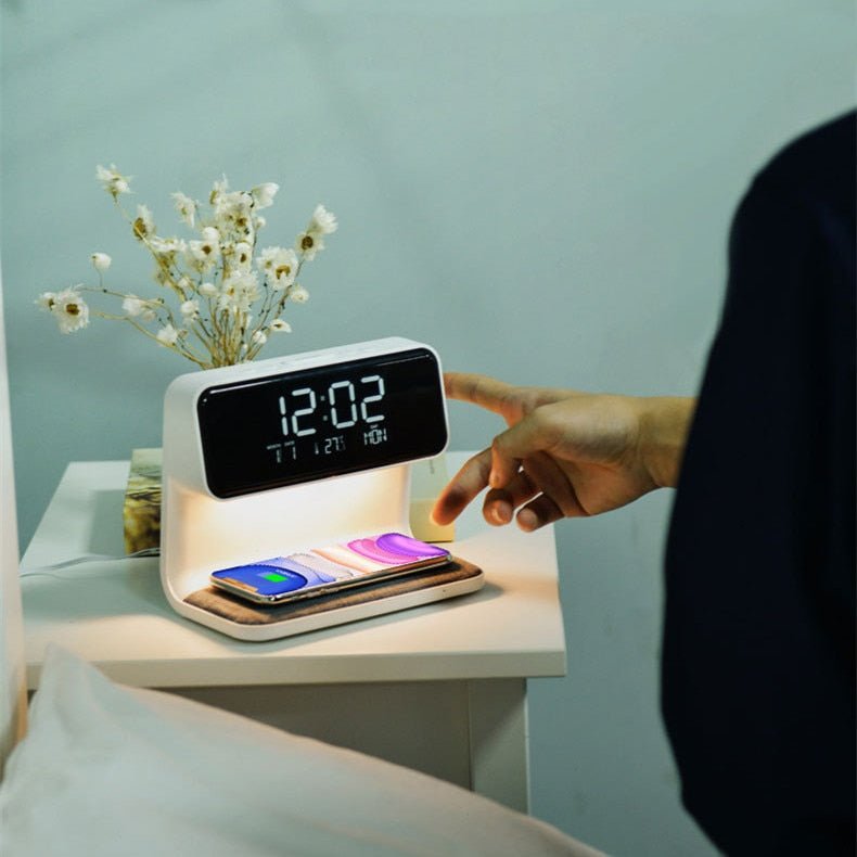 Réveil lumineux 3-en-1 chargeur, veilleuse, alarme