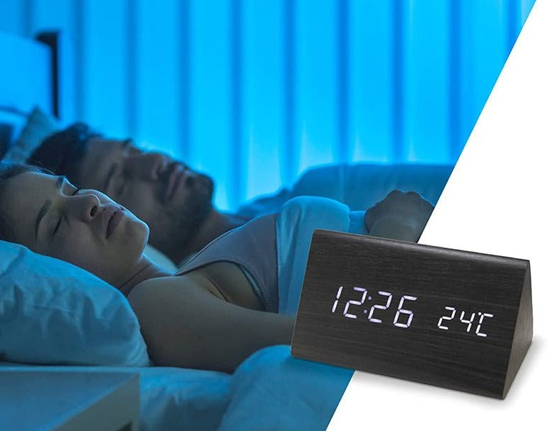 Réveil moderne bois triangle